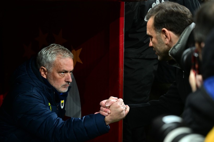 Galatasaray'dan Mourinho'ya suçlama: 'Maymun' sözlerine yanıt geldi - Resim : 2