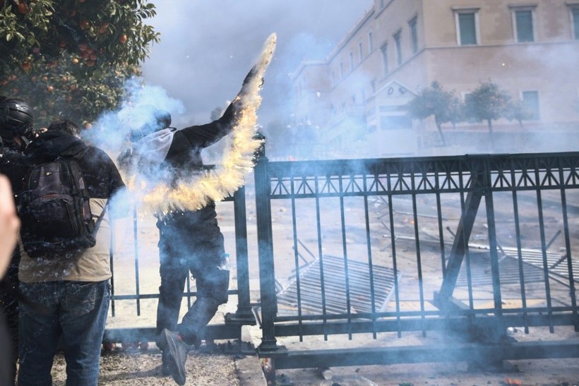 Yunanistan'da hayat durdu: 57 kişinin öldüğü tren faciası için yüz binler sokakta - Resim: 5