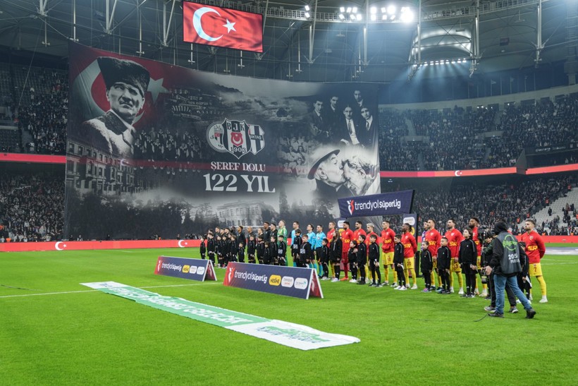 Beşiktaş'tan 'doğum günü' koreografisi: Atatürk detayı alkış aldı - Resim : 1