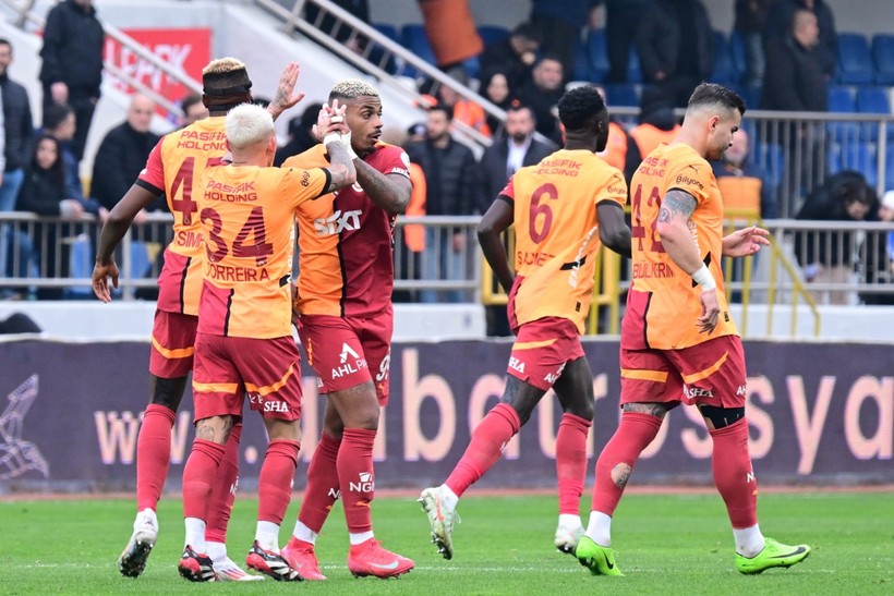 Galatasaray'a İstanbul'da çelme: Altı gollü maçta kritik puan kaybı - Resim : 1