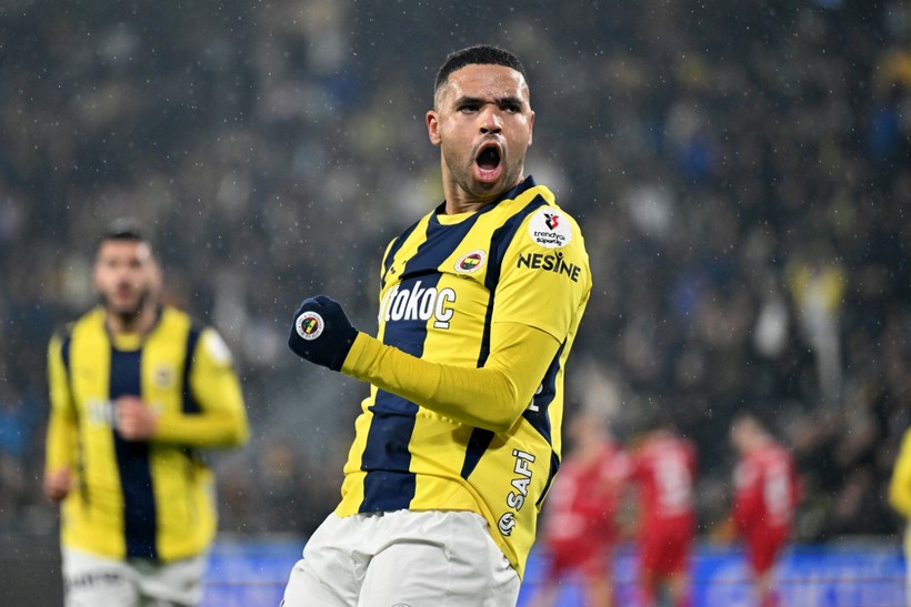 Fenerbahçe'de 19 yıl sonra bir ilk: En-Nesyri, Alex'in rekoruna ortak oldu - Resim : 1