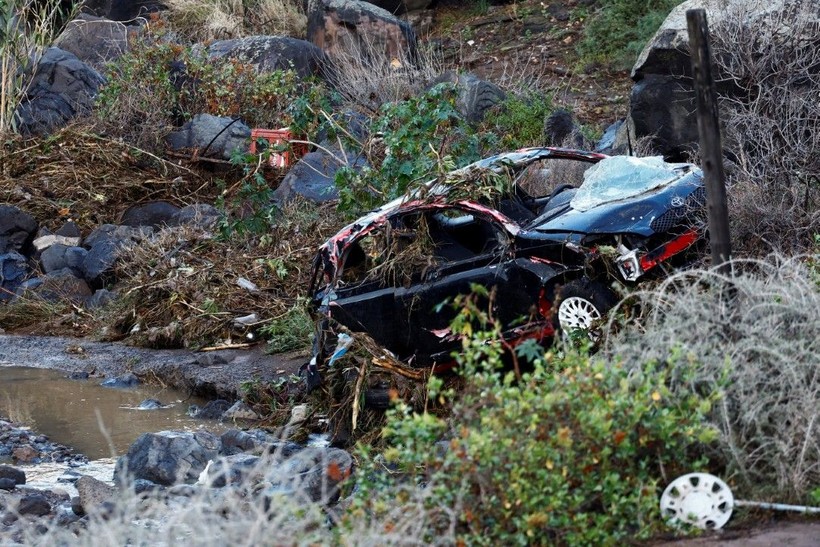 Sil baştan kâbus: İspanya'da araçlar selde sürüklendi - Resim: 5