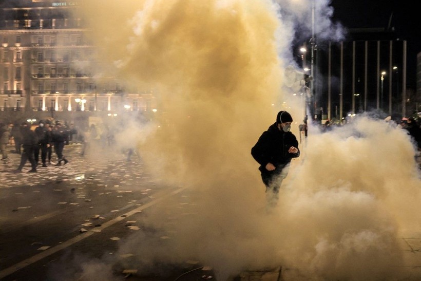 Tren faciasının ikinci yılında Yunanistan savaş alanına döndü - Resim: 6