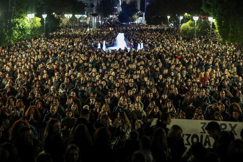 Tren faciasının ikinci yılında Yunanistan savaş alanına döndü - Resim: 7