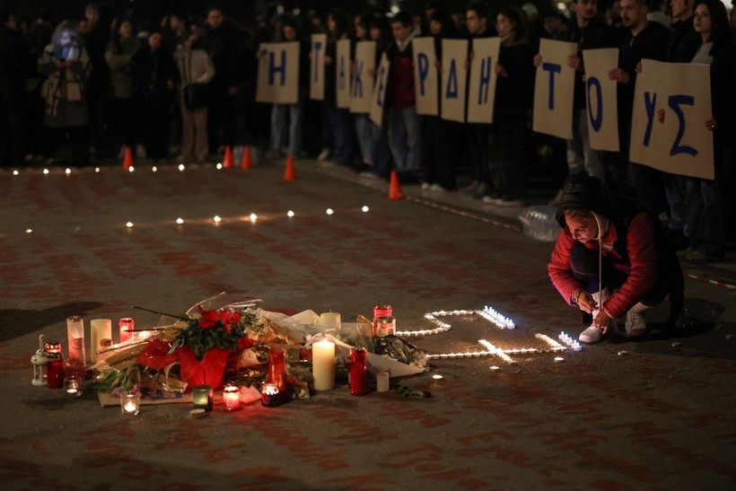 Tren faciasının ikinci yılında Yunanistan savaş alanına döndü - Resim: 11