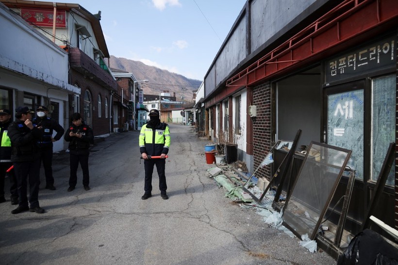 Güney Kore ordusu yanlışlıkla yerleşim yerini vurdu: 15 yaralı - Resim : 2