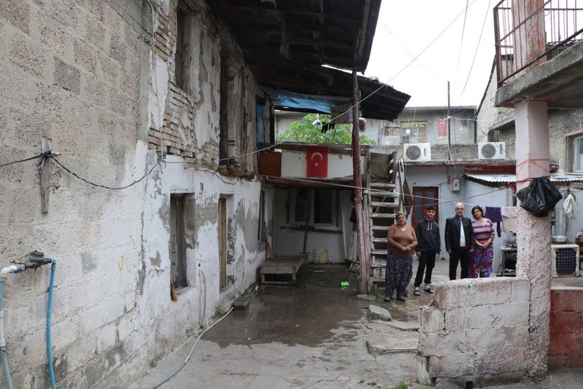 Yatalak adam tek başına hayatta kalmaya çalışıyor - Resim : 1