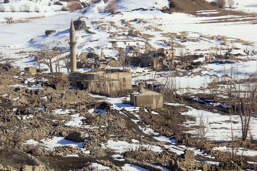 Sivas'ta baraj altında kalan köy sular çekilince ortaya çıktı - Resim: 11