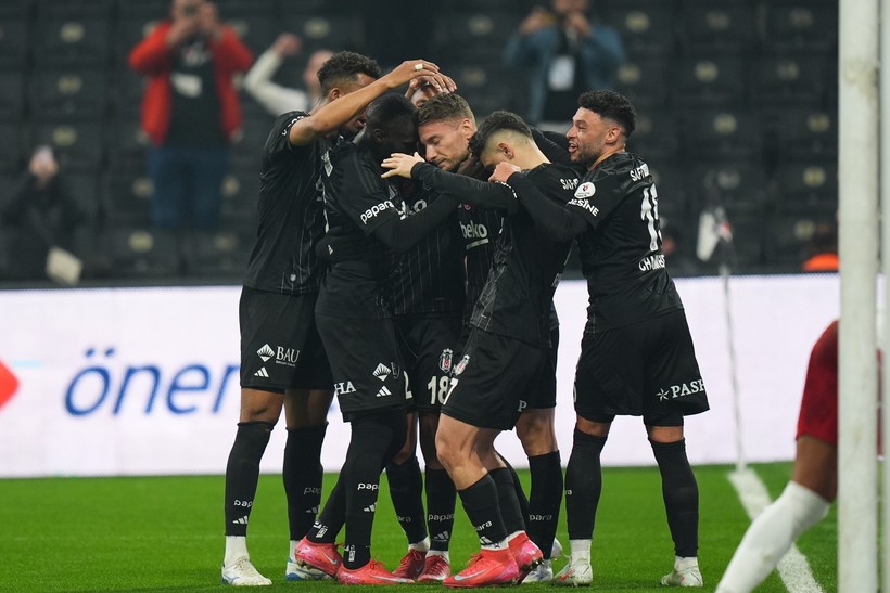 Beşiktaş'a evinde soğuk duş: 10 kişiye yenildiler - Resim : 1