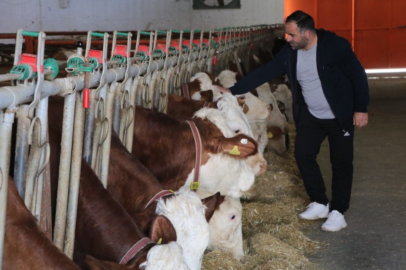 Şehir hayatının kargaşasından kaçtı, köyüne çiftlik kurdu - Resim : 1