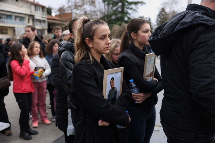 59 kişinin öldüğü Kuzey Makedonya'da büyük öfke: Halk kafeye saldırdı - Resim: 6