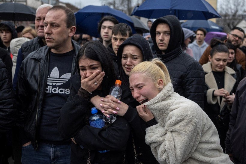 59 kişinin öldüğü Kuzey Makedonya'da büyük öfke: Halk kafeye saldırdı - Resim: 7