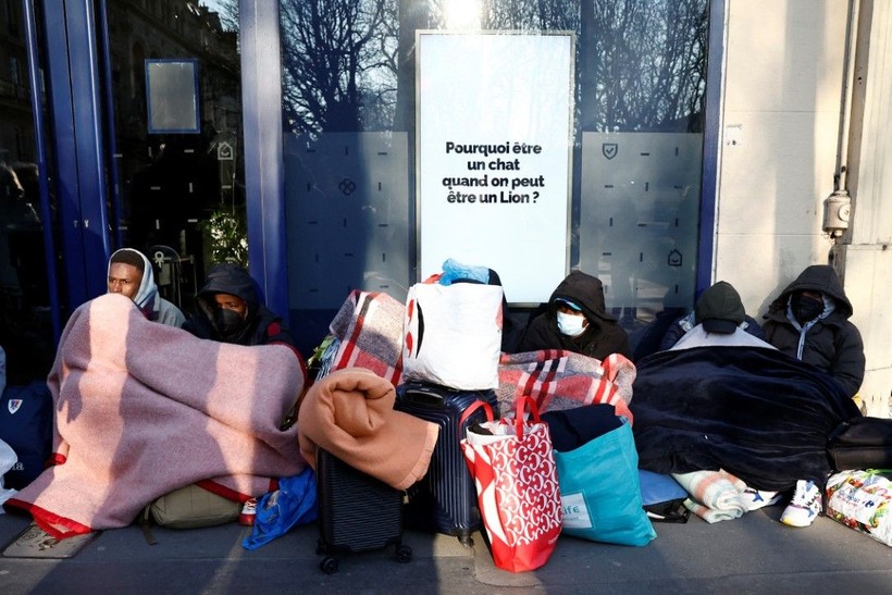 400 göçmeni kültür merkezinden böyle tahliye ettiler - Resim: 12