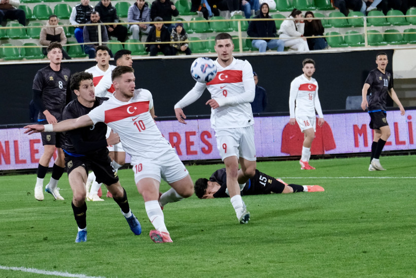 İzzet Çelik açtı, Semih bitirdi: Milliler, Kosova’yı devirdi - Resim : 1