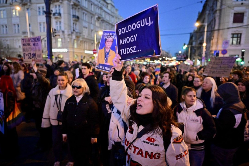 AB ülkesindeki LGBTİ+ yasağı protesto edildi, vali protestoculara destek çıktı - Resim: 5