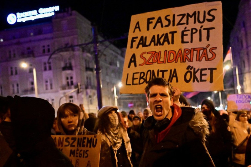 AB ülkesindeki LGBTİ+ yasağı protesto edildi, vali protestoculara destek çıktı - Resim: 9