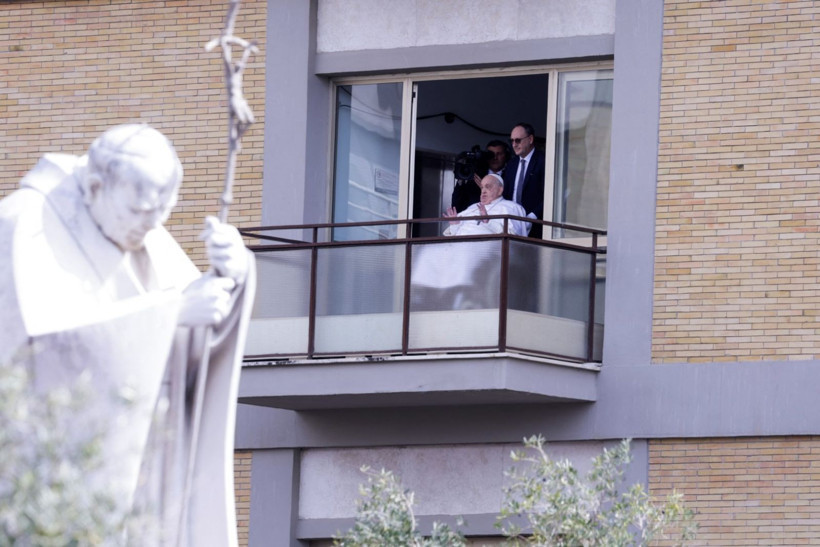 Papa haftalar sonra halkı selamladı - Resim: 3