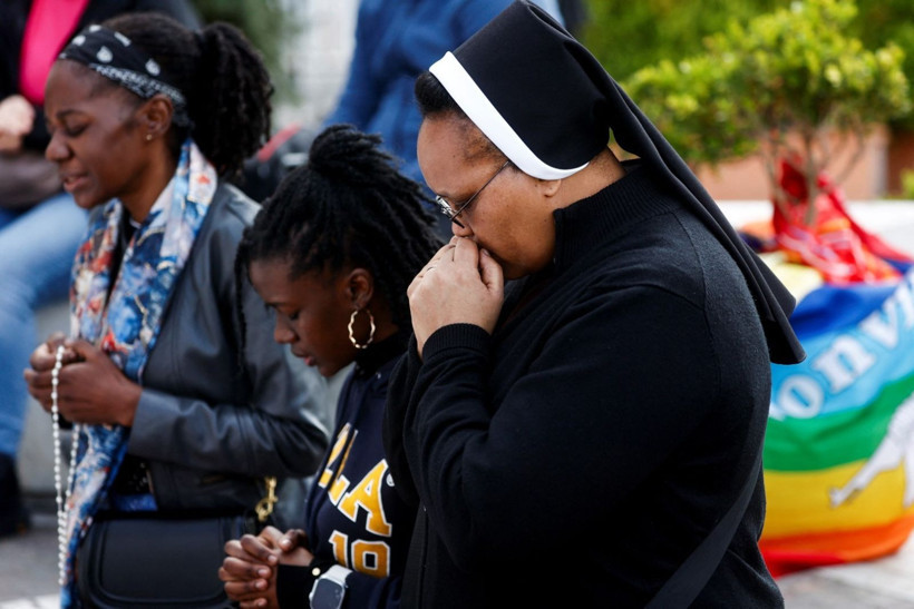 Papa haftalar sonra halkı selamladı - Resim: 5