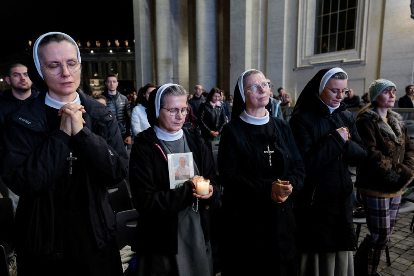 Papa haftalar sonra halkı selamladı - Resim: 9