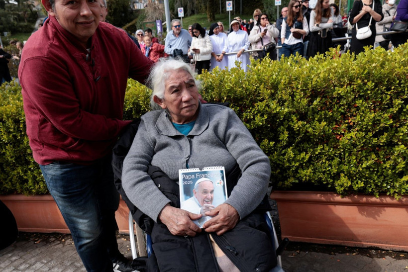 Papa haftalar sonra halkı selamladı - Resim: 7