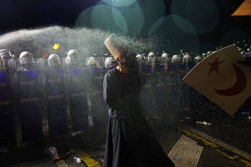 Saraçhane'de ilginç anlar: Mevlevi'yi biber gazına boğdular - Resim: 5