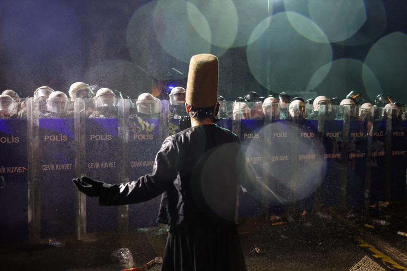 Saraçhane'de ilginç anlar: Mevlevi'yi biber gazına boğdular - Resim: 6