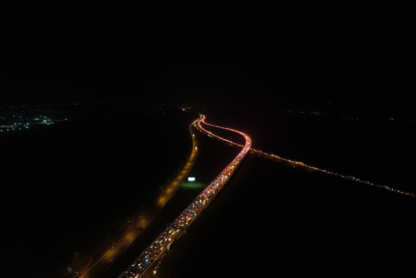 Gece yarısı bile durmadı: İstanbul'da tatil göçü trafiği kilitledi - Resim : 2