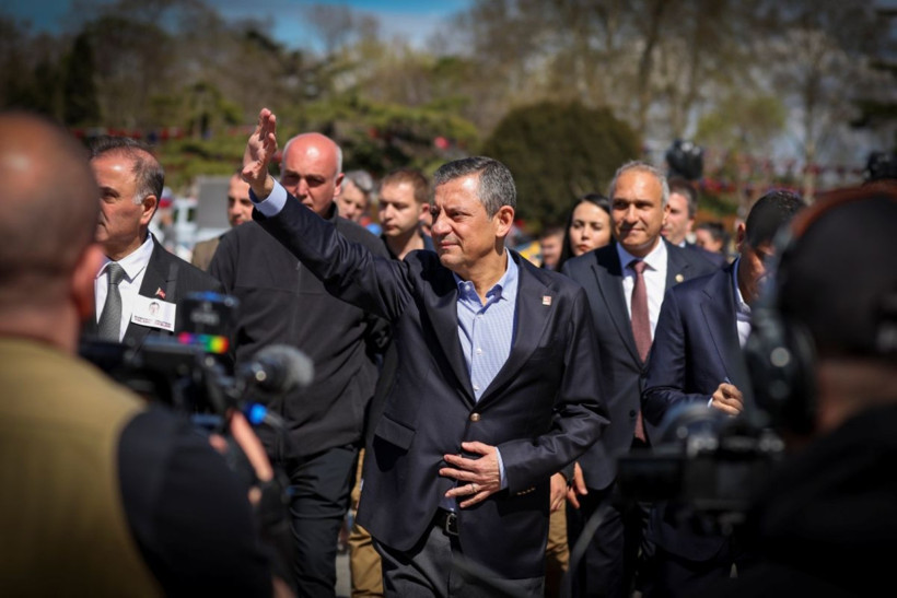 Özgür Özel: Ekrem Başkan küçücük bir hücrede tutuluyor ama... - Resim : 5