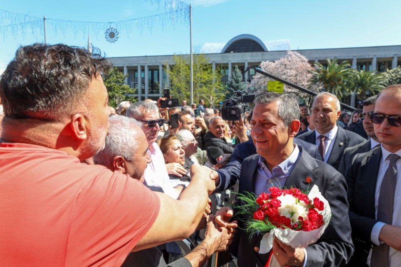 Özgür Özel: Ekrem Başkan küçücük bir hücrede tutuluyor ama... - Resim : 4