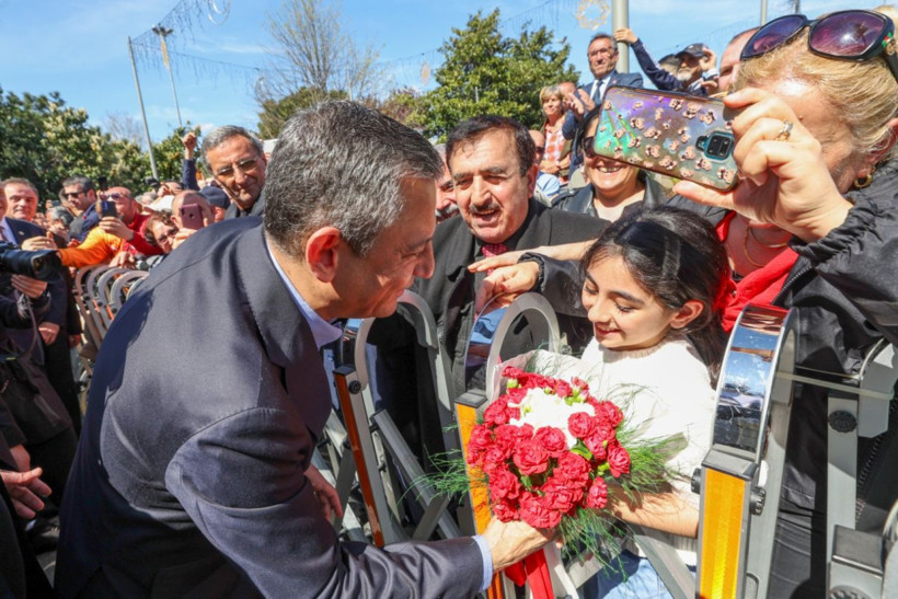 Özgür Özel: Ekrem Başkan küçücük bir hücrede tutuluyor ama... - Resim : 2