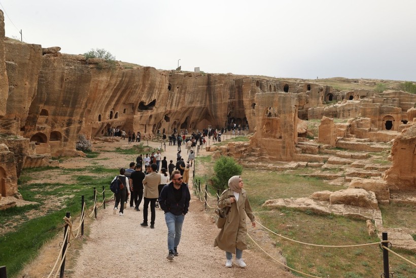 Mardin’de bayram yoğunluğu! Oteller tamamen doldu, turistler akın etti - Resim: 3