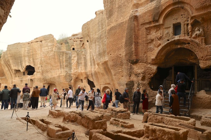 Mardin’de bayram yoğunluğu! Oteller tamamen doldu, turistler akın etti - Resim: 5