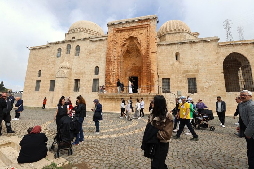 Mardin’de bayram yoğunluğu! Oteller tamamen doldu, turistler akın etti - Resim: 12
