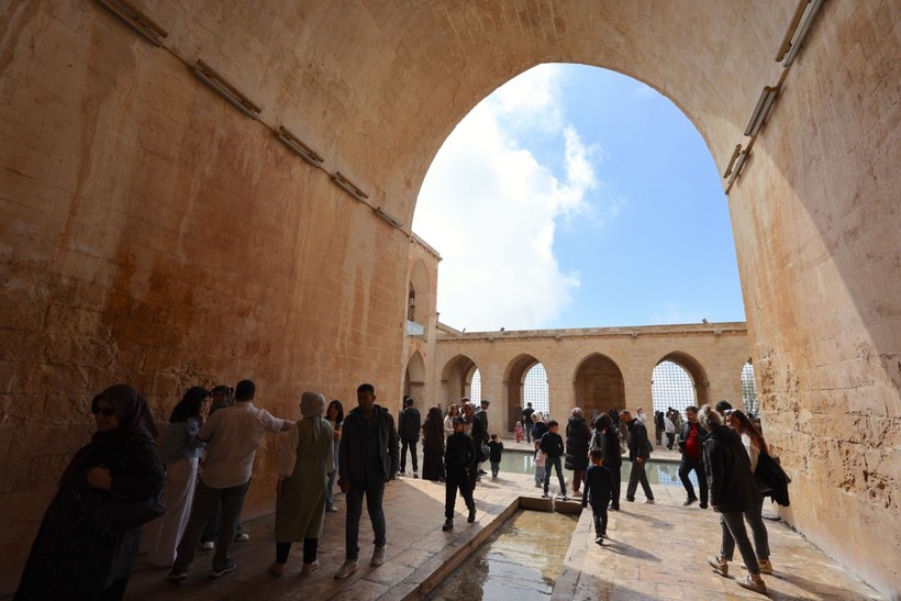 Mardin’de bayram yoğunluğu! Oteller tamamen doldu, turistler akın etti - Resim: 13