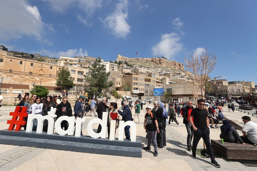 Mardin’de bayram yoğunluğu! Oteller tamamen doldu, turistler akın etti - Resim: 15