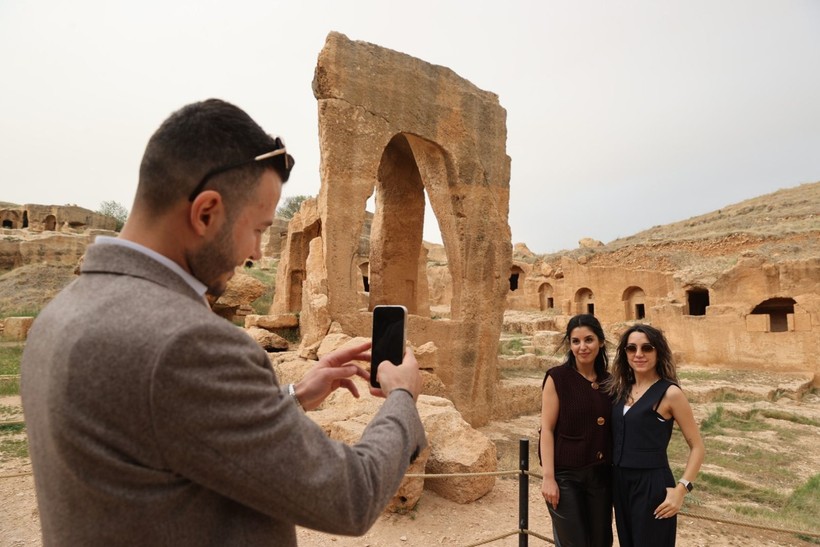 Mardin’de bayram yoğunluğu! Oteller tamamen doldu, turistler akın etti - Resim: 17