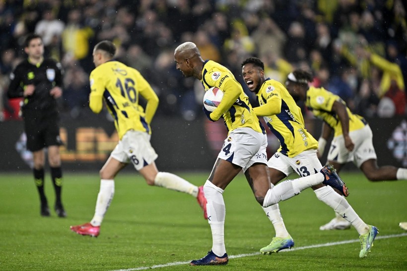 Fenerbahçe puan farkını indirdi: Süper Lig'de şampiyonluk oranları değişti - Resim: 6