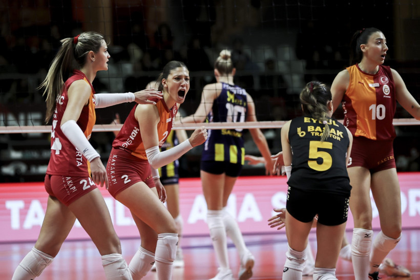 İlkin Aydın polis pankartını tutmadı: Boykota destek vermişti - Resim : 3