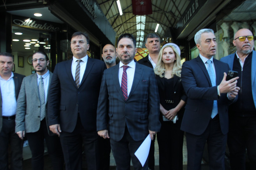 Kuyumculardan sahte altın eylemi: Vitrinler karardı - Resim : 2