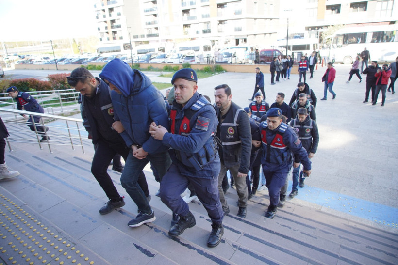 Rüşvet operasyonu: Onlarca memur adliyede - Resim : 1