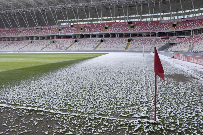 Sivas-Fenerbahçe maçının stadı karla kaplandı: Hava -14! - Resim : 2