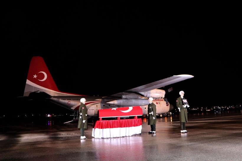 Şehit Nurettin Tokyürek'in naaşı Erzurum'a getirildi - Resim: 9