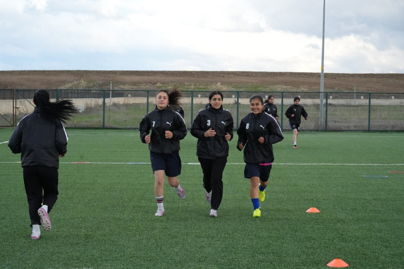 'Çocuk yaşta gelinliğin' önüne geçmek için kuruldu: Şampiyonluğa koşuyor - Resim : 1