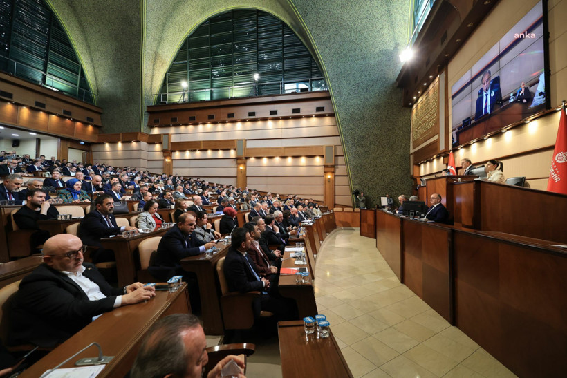 İBB Meclisi karıştı: 'Cesaretin yoksa konuşma' - Resim : 1