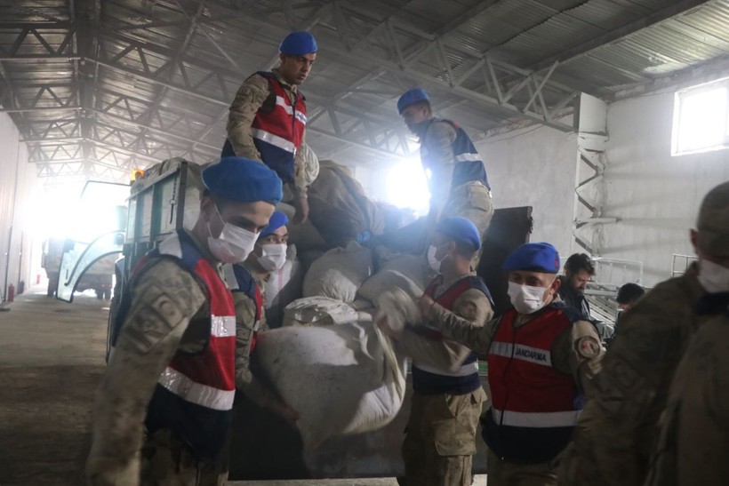 Diyarbakır'da tonlarca esrar yakıldı - Resim: 3