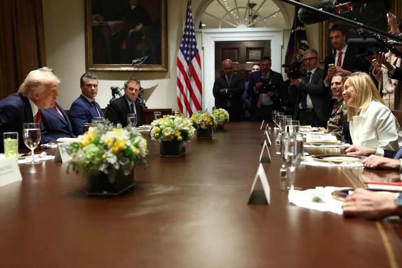 Trump, 'favori Avrupalı liderini' ağırladı: 'Batı'yı yeniden büyük yapalım' - Resim: 11