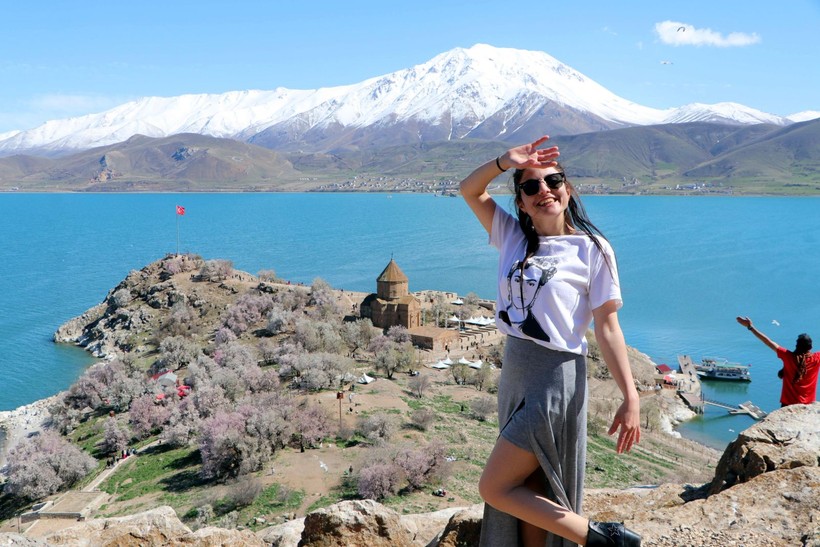 Akdamar'a badem çiçeği akını - Resim: 2
