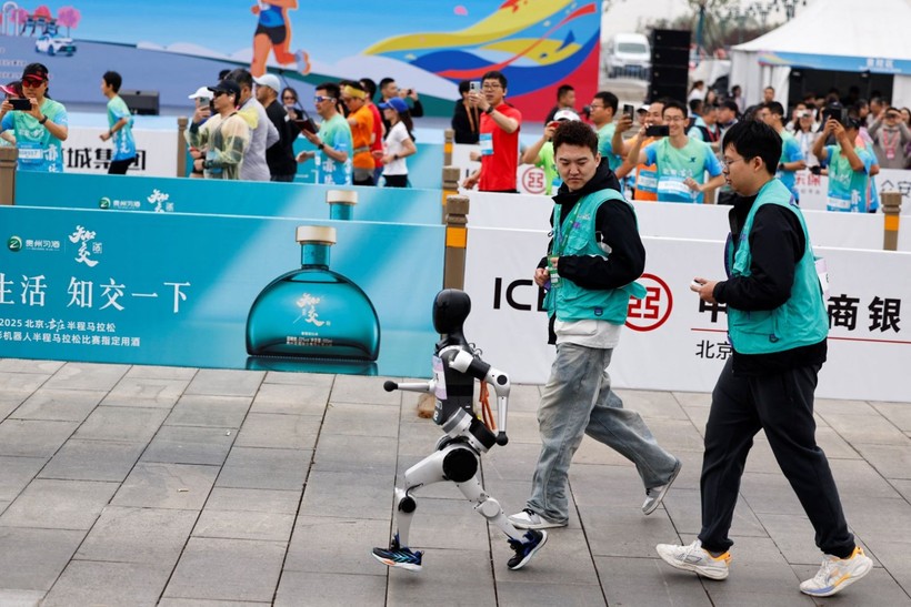 Dünyada bir ilk... Çin'in robot devriminden 'maraton şov' - Resim: 3