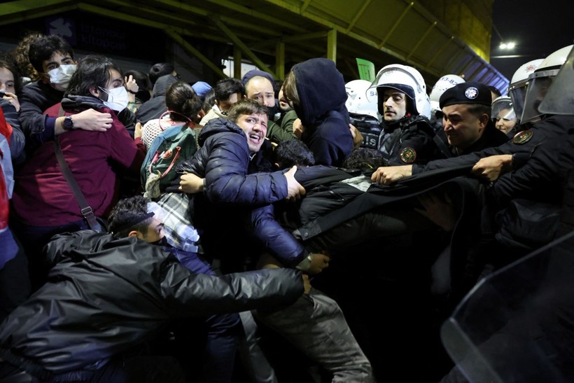 CHP'ye yasak İHH'ya serbest - Resim: 2