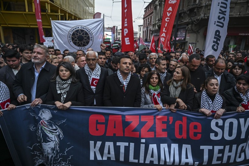 CHP'ye yasak İHH'ya serbest - Resim: 5